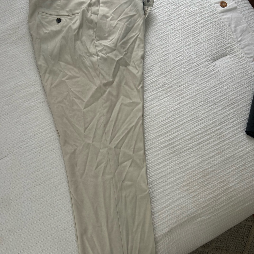 Haggar Men's Light Khaki Chinos